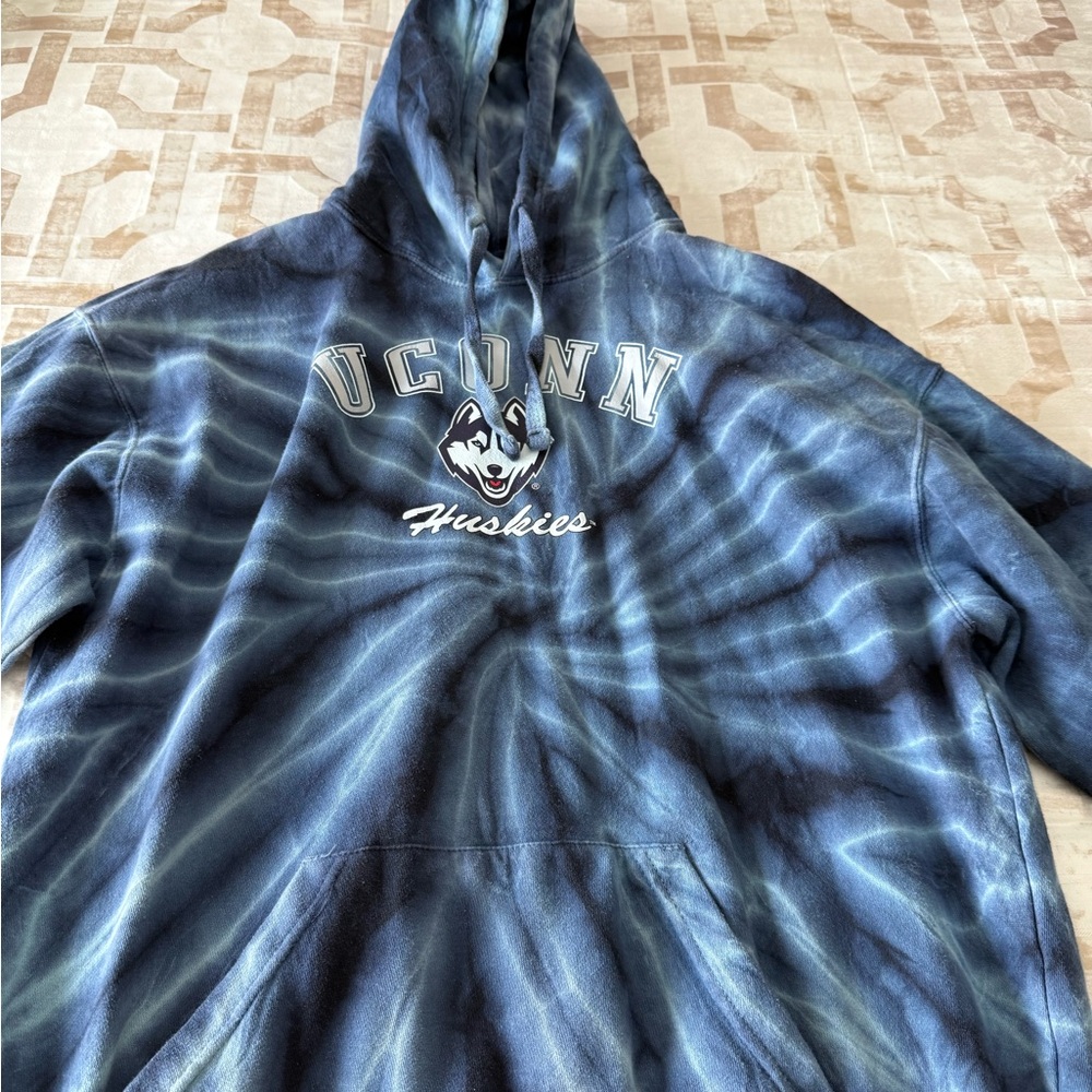 UConn Huskies hoodie